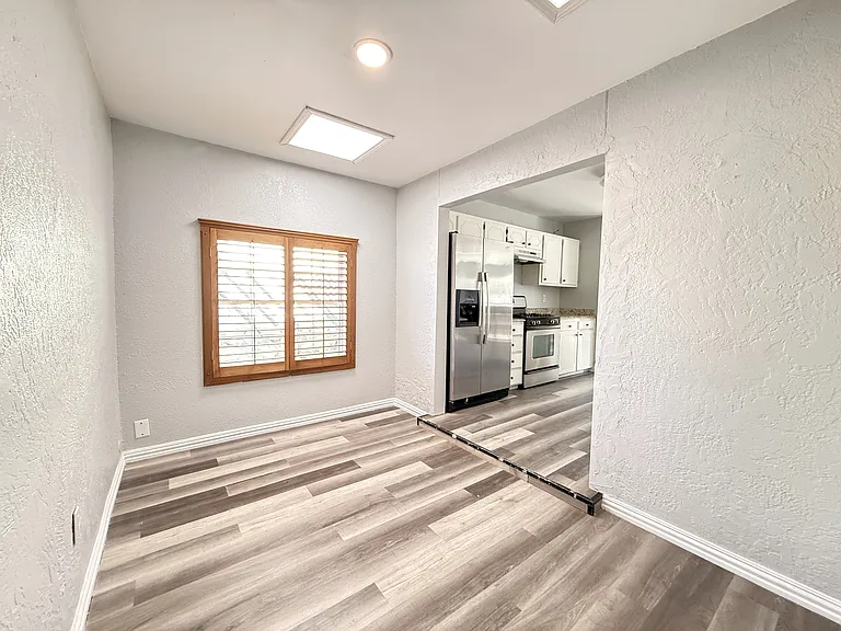 10405 Ashwood Dr — Photo 3