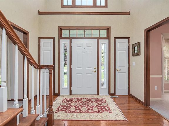 3rd image of 10256 Foxwood Dr