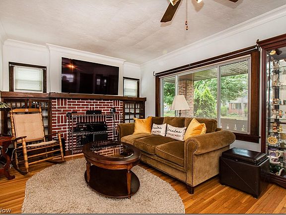 4th image of 10714 Bernard Ave