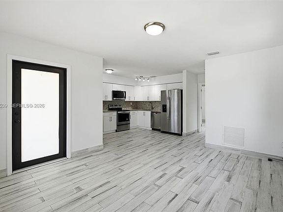 4th image of 2627 SW 29th Ave #2627