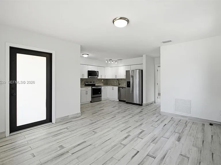 2627 SW 29th Ave #2627 — Photo 4