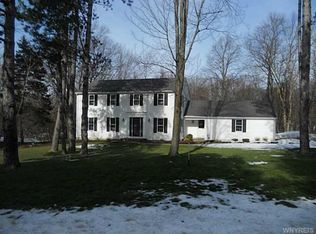 18 Tanglewood Dr E, Orchard Park, NY 14127
