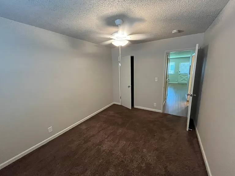 3017 N Vagedes Ave #B — Photo 16