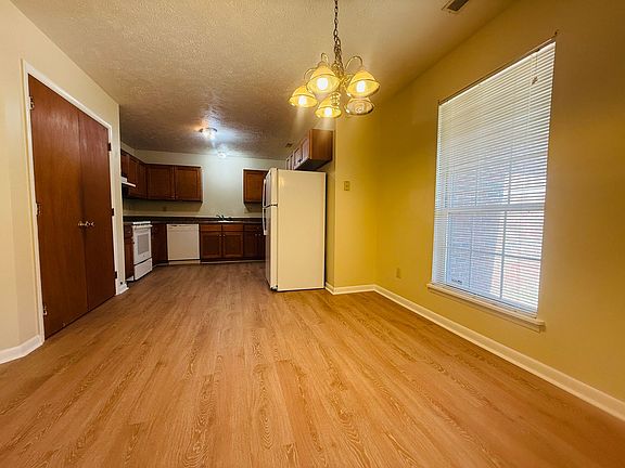 5th image of 2004-2057 Glenwick Dr #2040