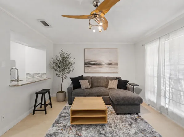 7920 Rockwood Ln APT 216, Austin, TX 78757