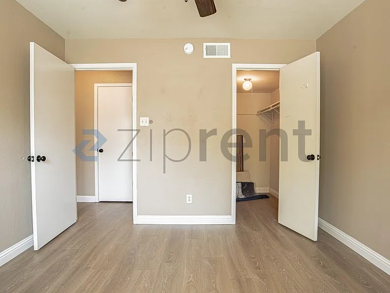 334 W Harwood Rd #A — Photo 10