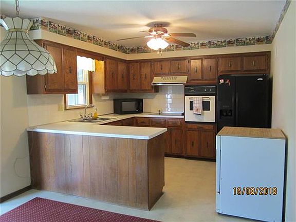 3rd image of 7712 Beth Dr