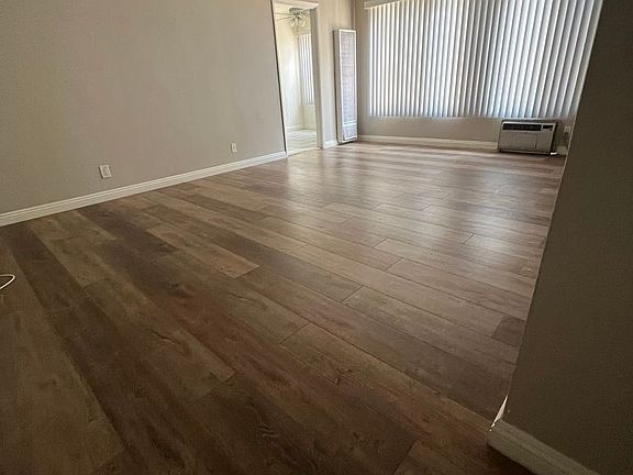 2nd image of 444 S Manhattan Pl APT 4