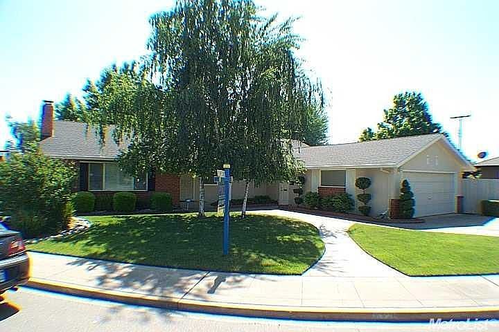 1st image of 320 Kensington Way