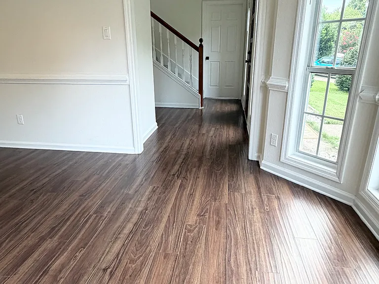Dinning room to foyer