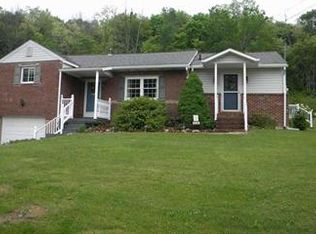 216 Memory Ln, Tarentum, PA 15084