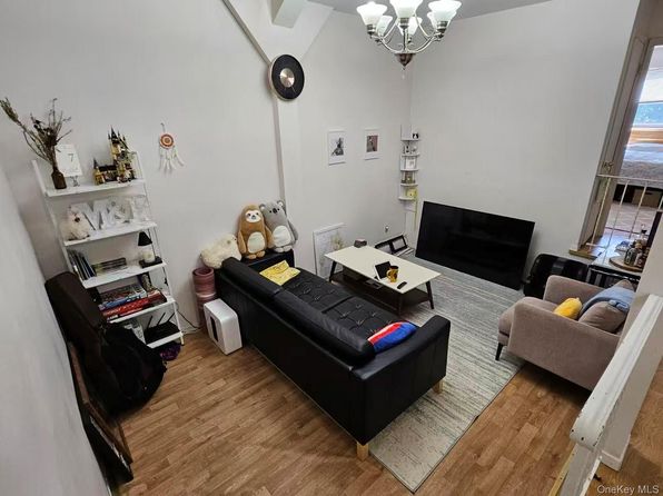 1621 200th St FLOOR 1