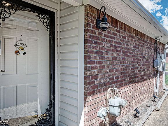 4th image of 121 Kings Ridge Dr