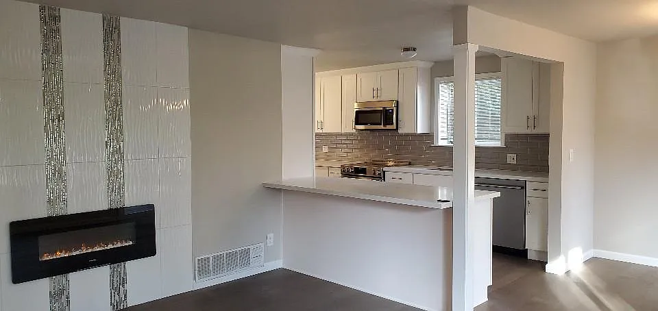 3 bed, 2.5 bath, 2080 sqft, $3,950 — Photo 3