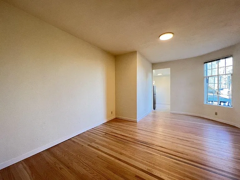 2541-2569 Le Conte Ave — Photo 4
