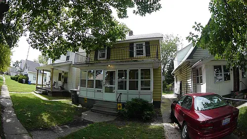 915 Woodstock Ave Photo 1