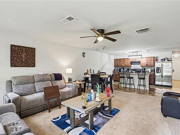 5th image of 409 Erin Ct