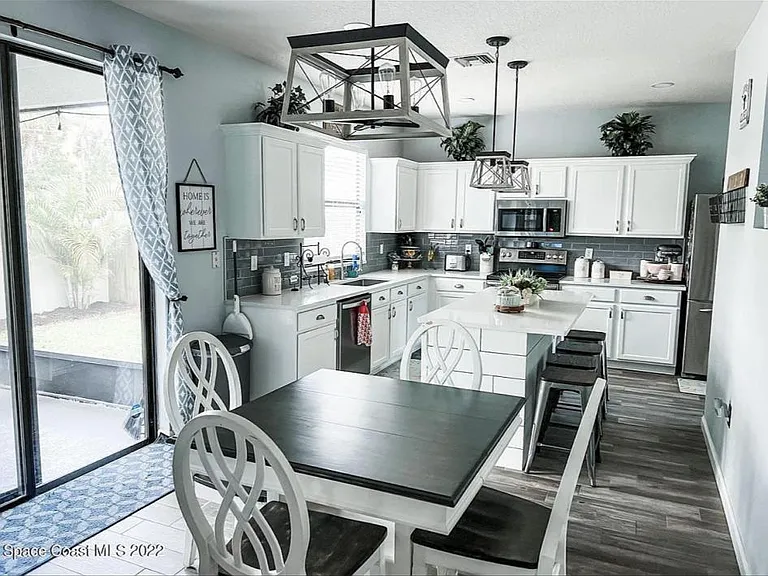 822 Marian Ct — Photo 9