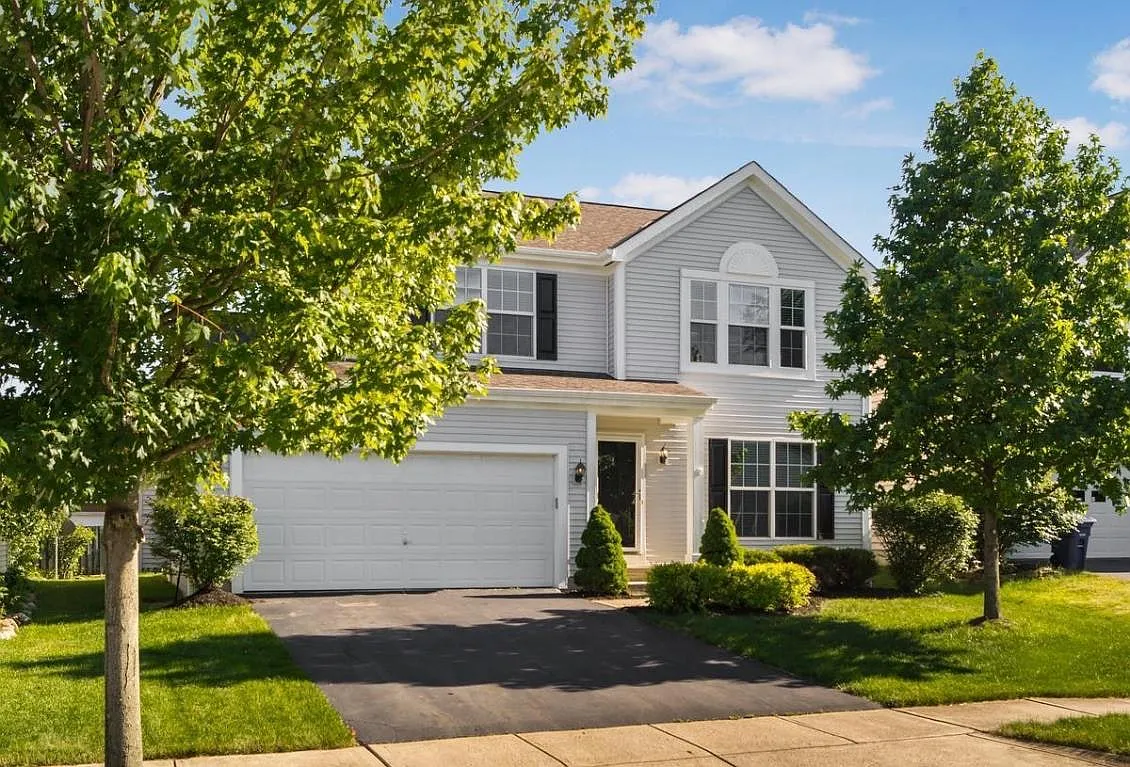 695 Sanville Dr photo 1