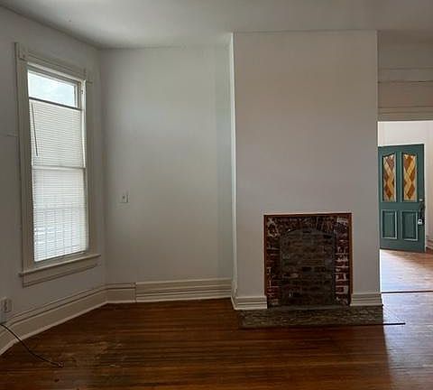 Living room - picture 3. Opens to foyer.