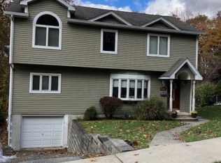 141 Rafkind Rd, Bloomingdale, NJ 07403