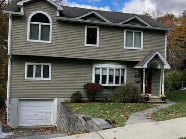 141 Rafkind Rd, Bloomingdale Boro, NJ 07403