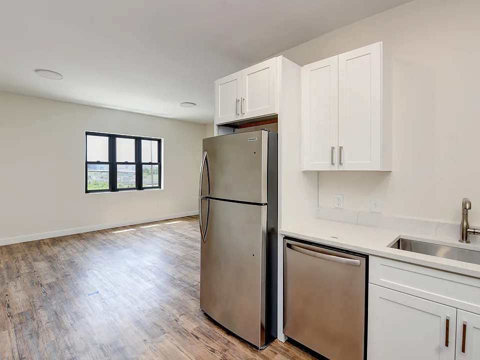 105 Parsons Ave #2