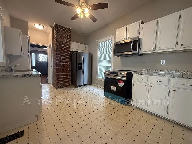 4 bed, 2.0 bath, 1440 sqft, $2,200 — Photo 2