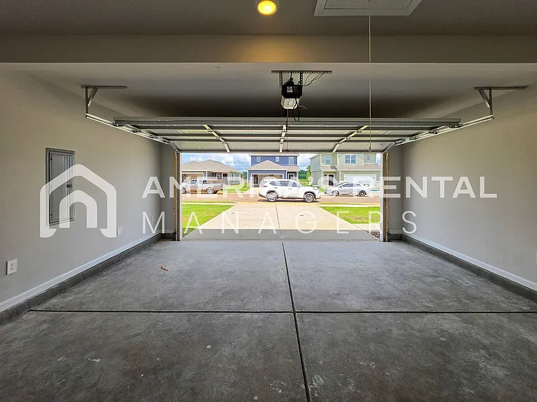 1028 John Ave — Photo 32