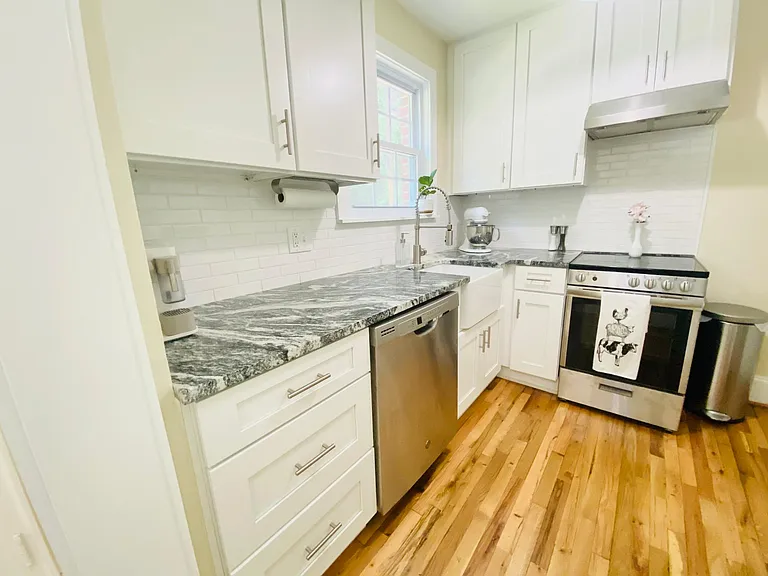 2548 E Greenbrier Rd #G — Photo 2