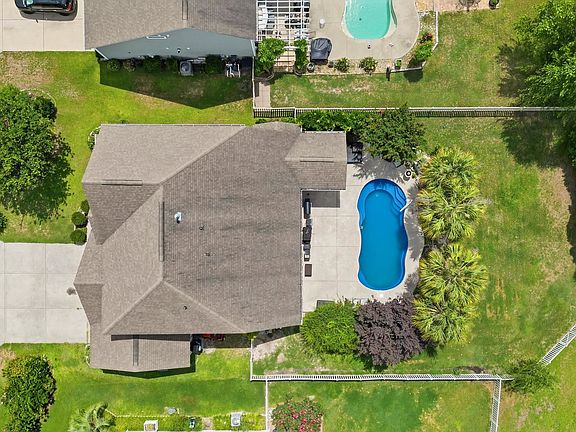 3rd image of 3237 Saddlewood Circle