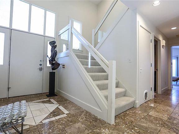 4th image of 15 Tobey Ct