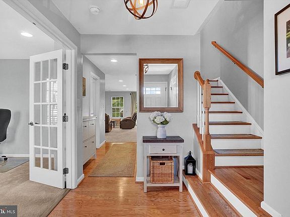 3rd image of 383 Laurel Oak Ln