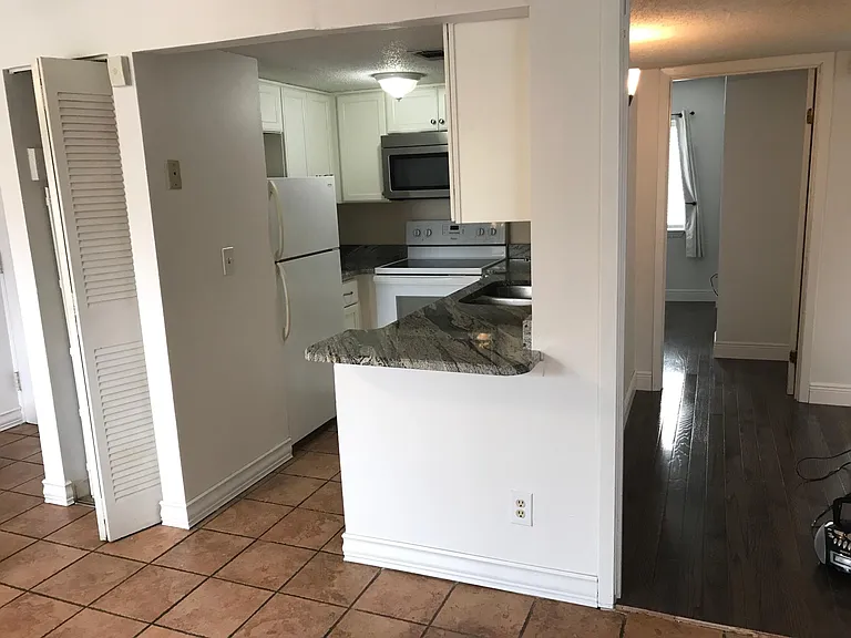 101 Old Ferry Rd #10C — Photo 18