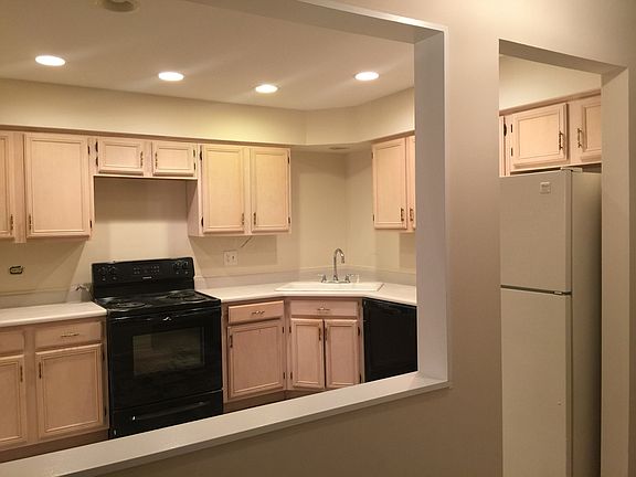 2nd image of 1112 Castilian Ct APT 118