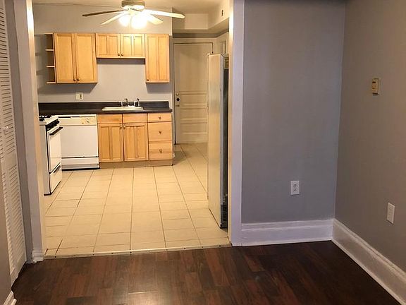 3rd image of 1448 N Maplewood Ave APT G