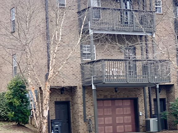 2nd image of 100 Promontery Ln