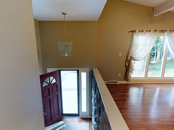 3rd image of 163 Sycamore Cir