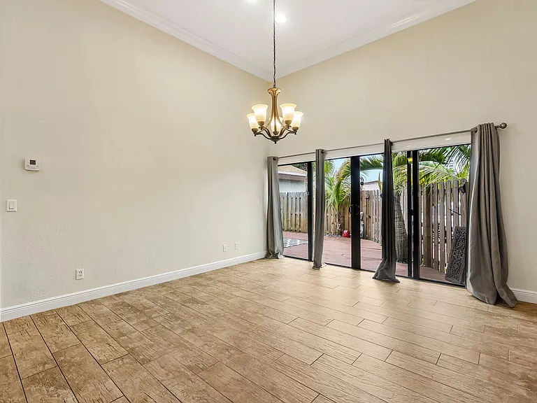 2731 S Parkview Dr #1 — Photo 25