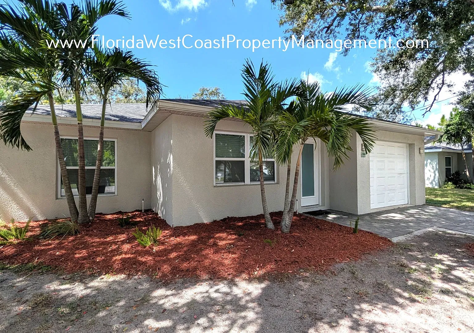 Modern 3 Bedroom Sarasota Home With Super Location! Fenced Yard! Pre Leasing For December! — Photo 1