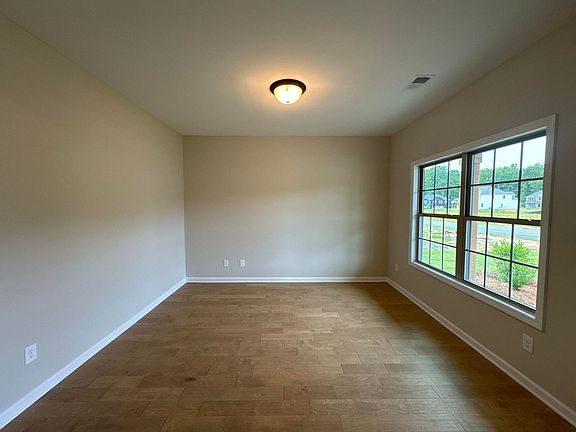 3rd image of 1125 Southall Ln