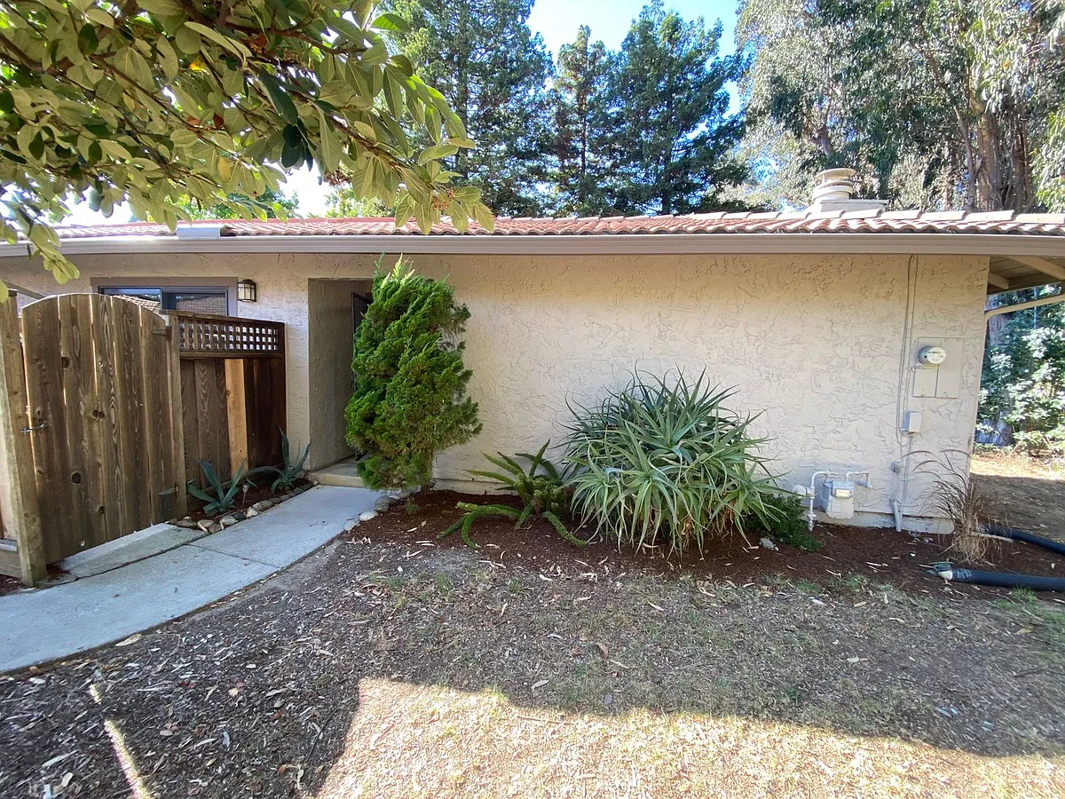 Building Photo - 124 Torrey Pine Ter