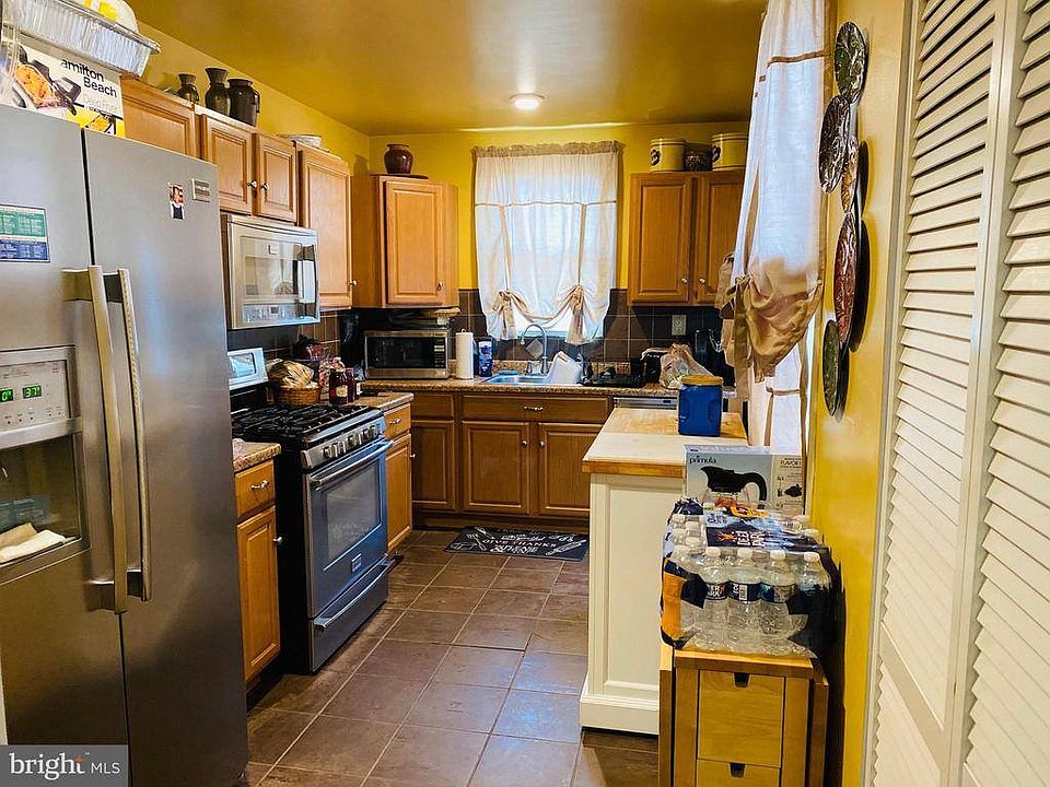 2nd image of 126 Pear St
