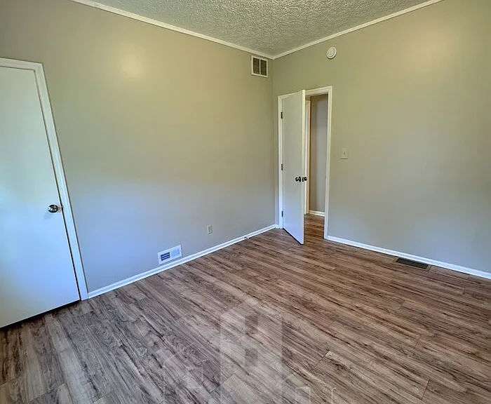 450 Long St #E — Photo 10