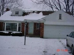 32306 Huber Ln, Fraser, MI 48026