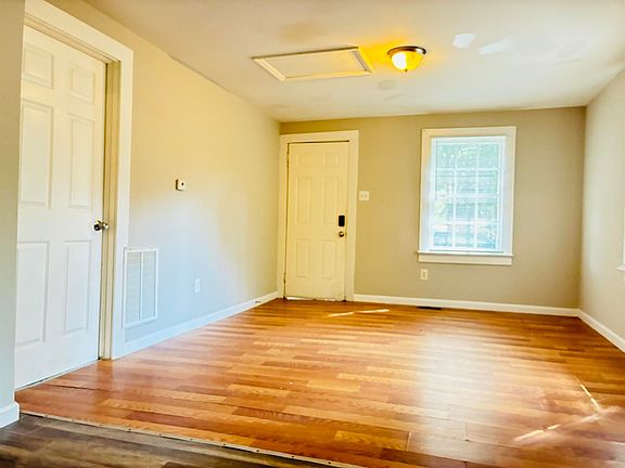 5th image of 104 Plum Tree Ln