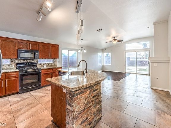 4th image of 1675 English Rose Dr