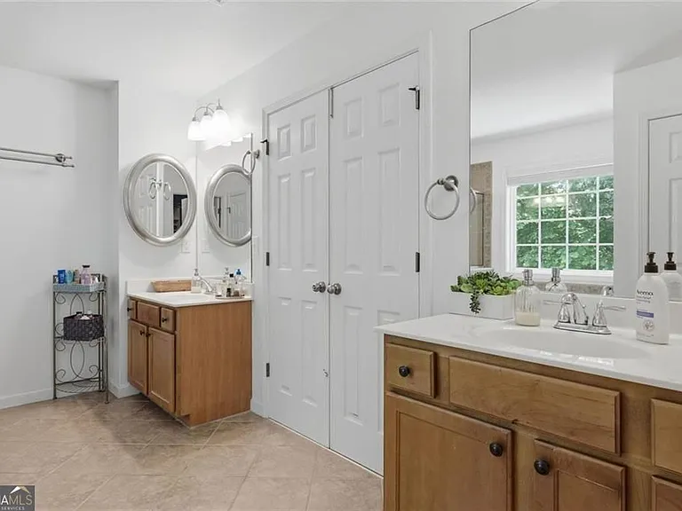 2540 Lansing Ln — Photo 11