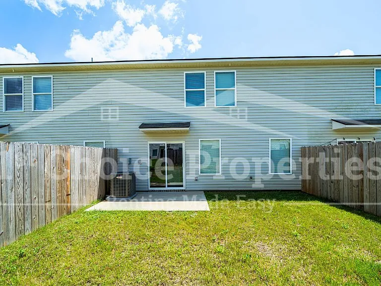 211 Driftwood Ln #4 — Photo 3