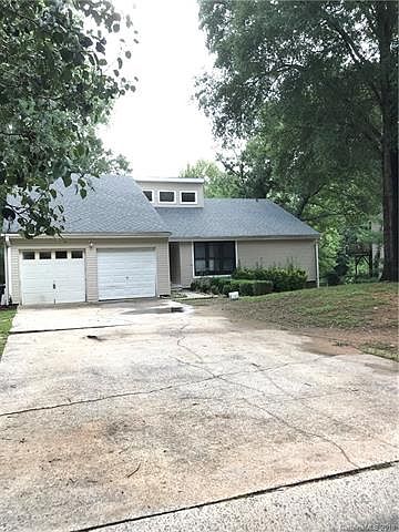 1st image of 8000 Park Vista Cres